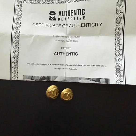 CHANEL Gold-Tone CC Dome Earrings Vintage - Picture 9 of 9